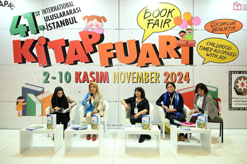 İstanbulda \"Aşıq Mikayıl Azaflı. Seçilmiş şeirlər\" və \"Azərbaycan nağılları\" kitablarının təqdimatı keçirilib - FOTOLAR