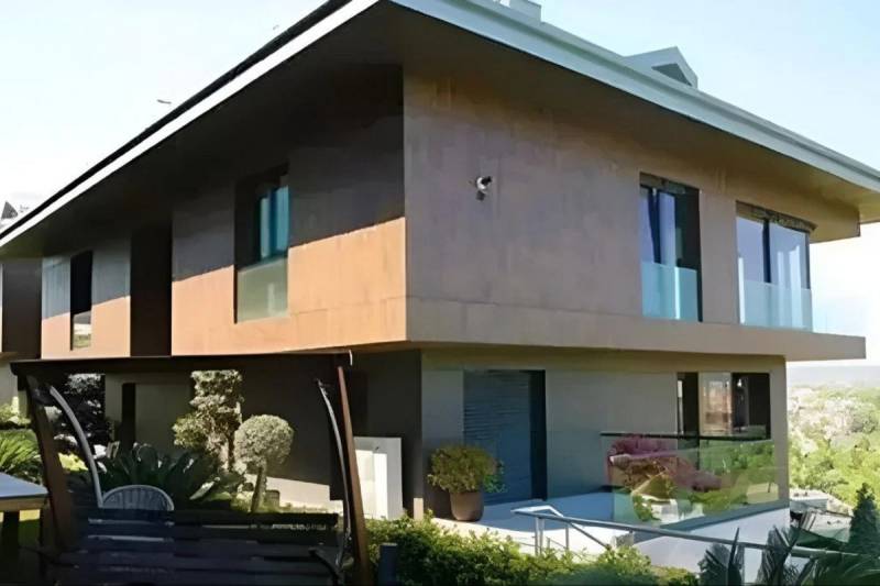 Külli miqdarda qumar borcu olan məşhur müğənni son evini 10 milyon dollara satır