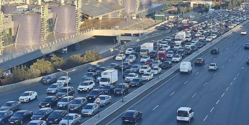Bu yollarda tıxac var - SİYAHI