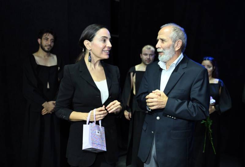 Leyla Əliyeva \"Manqurt\" tamaşasını izlədi - FOTOLAR