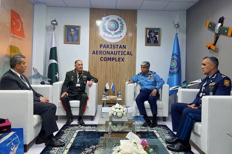 Kərim Vəliyev Pakistan Aviasiya Kompleksinin sədri ilə görüşdü 