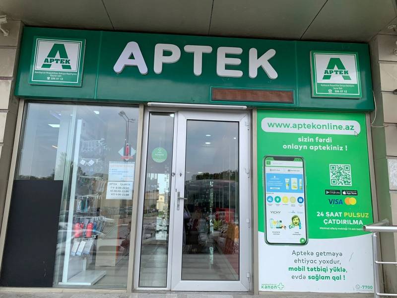 Bakıda dəhşətli görüntülər: Aptek müdiri xanım işçisini döydü - VİDEO