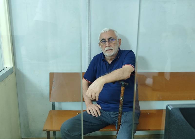 \"Oradakı pulla dolu gizli seyfə nazir və müşaviri nəzarət edirdi\" - ŞOK AÇIQLAMALAR