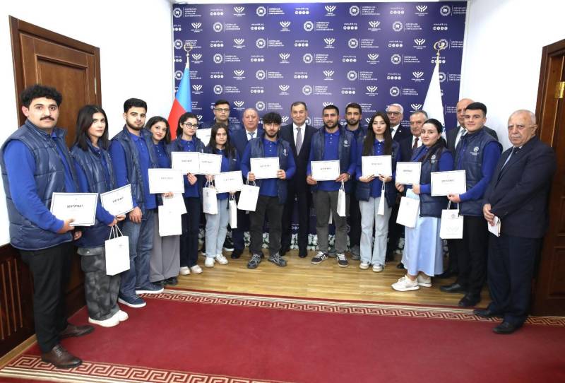Azərbaycan Həmkarlar İttifaqları Konfederasiyasında könüllülərlə görüş - FOTOLAR