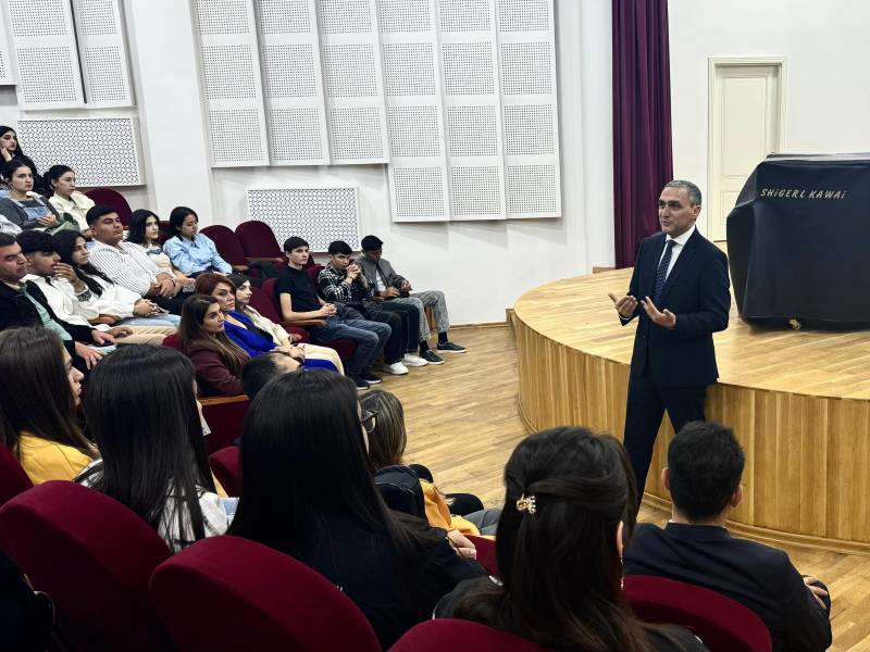\"Xankəndiyə ən böyük köç Qarabağ Universiteti tələbələrinin simasında reallaşıb\" - Şahin Bayramov