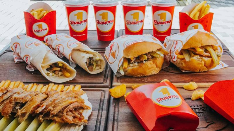 Bakıda şaurmanın içərisindən bolt çıxdı - FOTOLAR