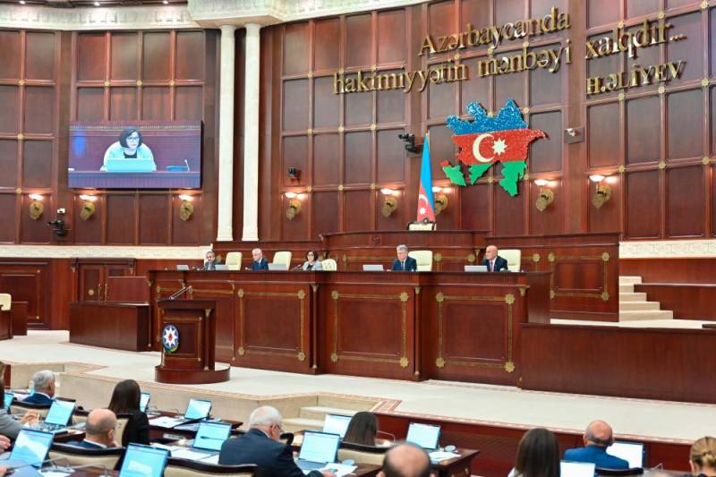 Deputatlar 15 məsələyə görə toplaşdı 