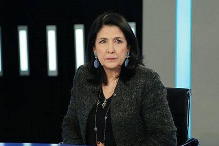 Zurabişvili mitinqdən Zelenskiyə müraciət etdi