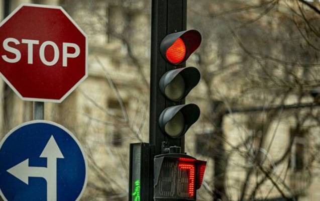 Qırmızıdan keçən maşın avtobusa ÇIRPILDI - FOTO