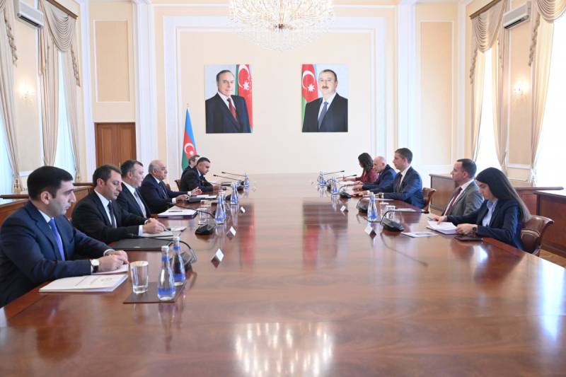 Baş nazir Əli Əsədov Serbiyanın xarici işlər naziri ilə görüşdü 