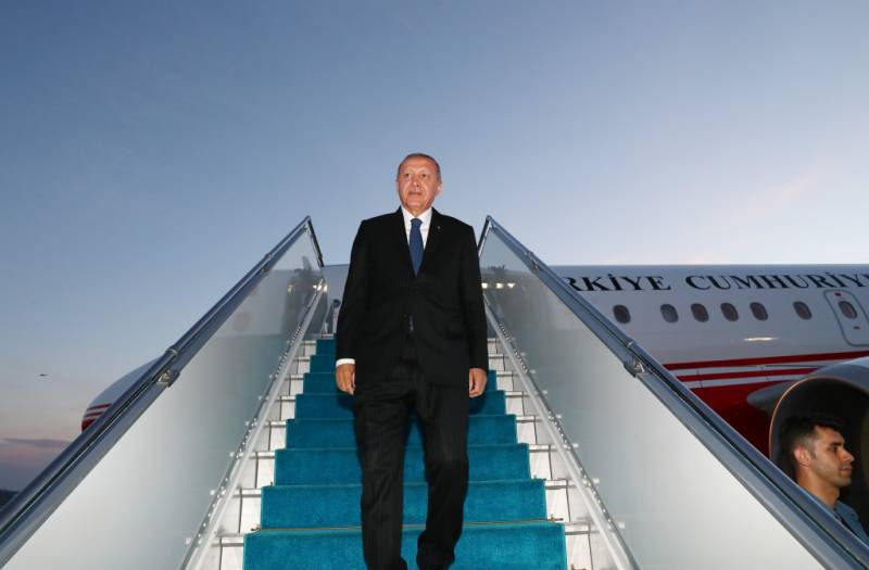 Ərdoğan onu hava limanında qarşıladı - FOTO