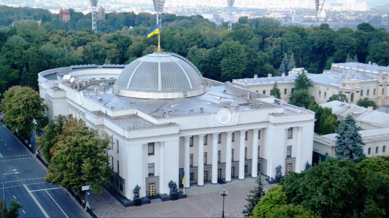 Ukrayna parlamenti onun istefasını təsdiq edə bilmədi