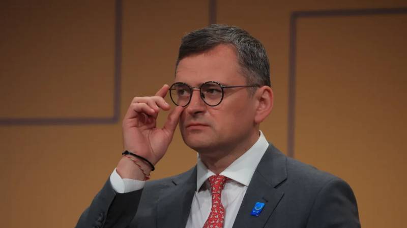 Ukrayna XİN rəhbəri istefa verdi - FOTO