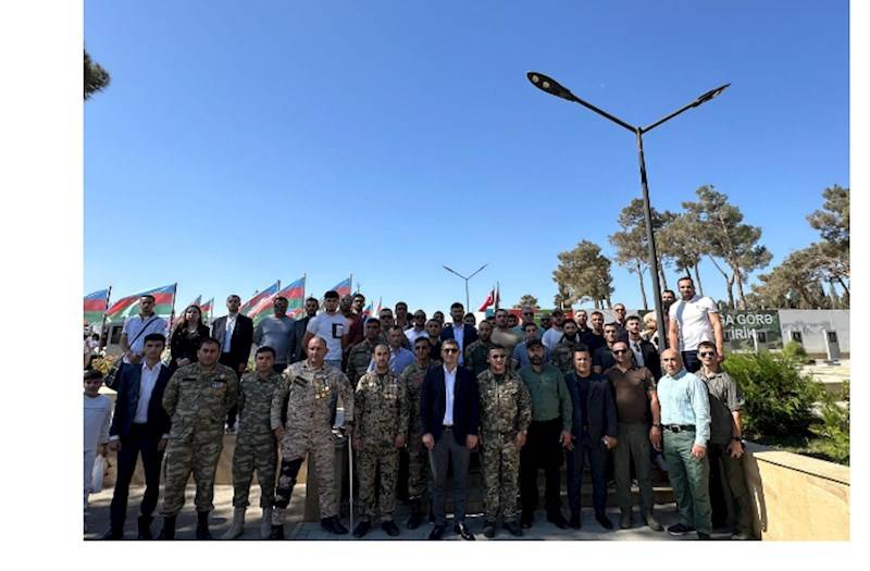 \"Xüsusi təyinatlıların qaziləri, şəhid ailələri və veteranları\" İB-nın üzvləri şəhidləri yad etdi — FOTOLAR