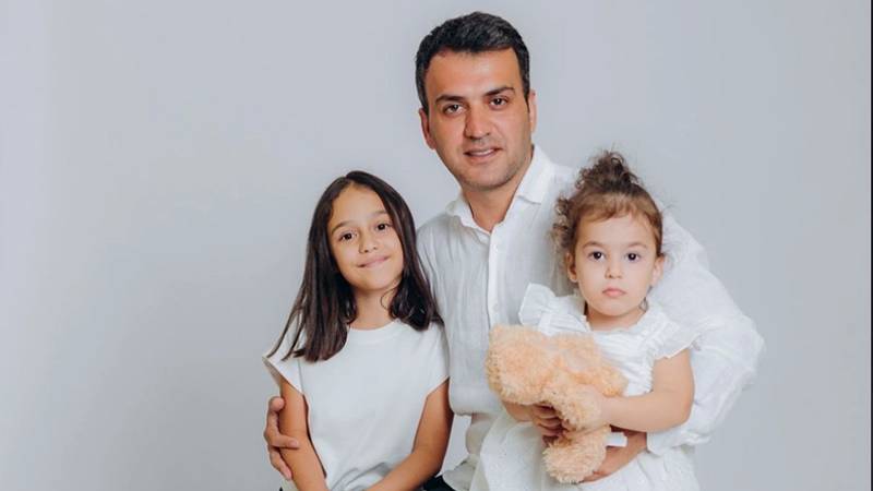 Aparıcı 2 yaşlı qızının ölümündən danışdı: \"Uşağımı xəstəxanaya aşpaz çatdırıb\"