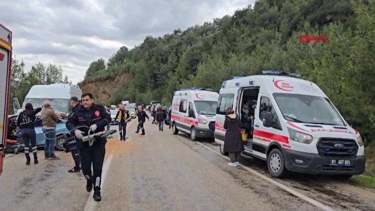 Dəhşətli qəzada bir ailə məhv oldu - 5 nəfər öldü, 8 nəfər yaralandı
