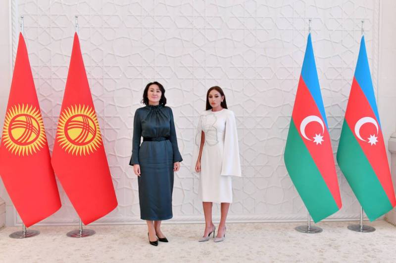 Ayqul Japarova Mehriban Əliyevanı təbrik etdi
