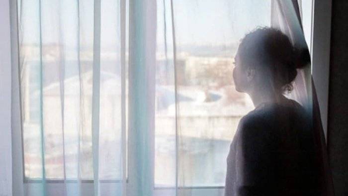 Azərbaycanda 17 yaşlı qız özünü asdı 