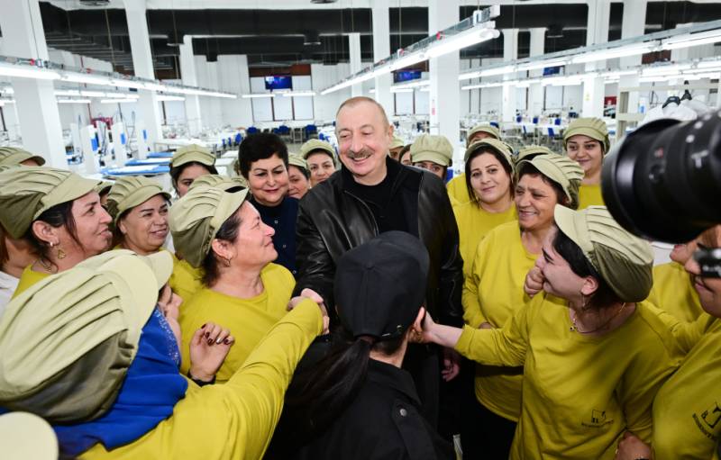 İlham Əliyev Xankəndi tikiş fabrikində - YENİLƏNİB