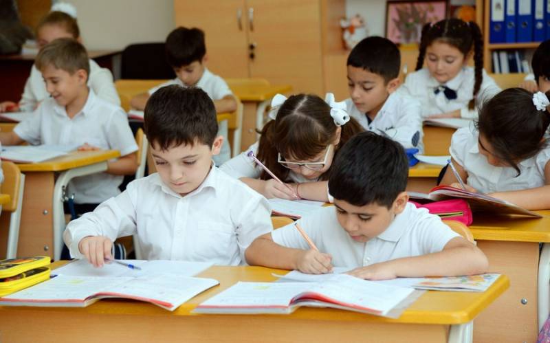 Şagirdlərin elektron yerdəyişməsinə başlanıldı 