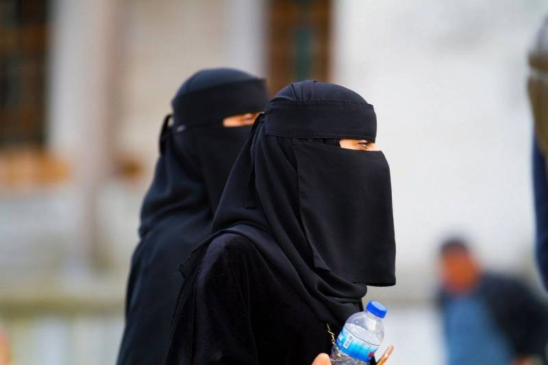 Bu ölkədə \"niqab qadağası\" qüvvəyə mindi 