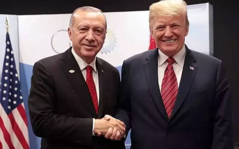 \"Ərdoğanla dostam, o, ağıllı və güclü liderdir\" - Tramp