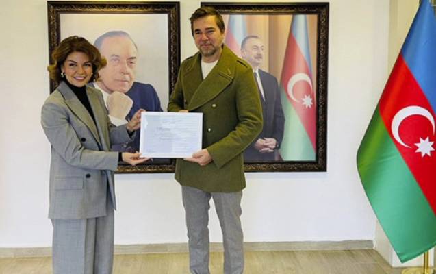İlham Əliyev türkiyəli aktyoru təltif etdi - FOTO