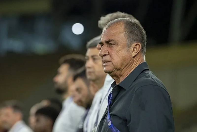 Futbolçunun Fatih Terimə qarşı etdiyi hərəkət jestdir, yoxsa hörmətsizlik?  - VİDEO