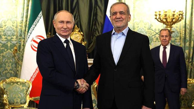 Putinin Pezeşkiana hədiyyələri - Video