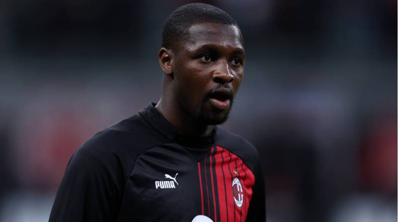 \"Milan\" futbolçusu ilə yollarını ayırdı 