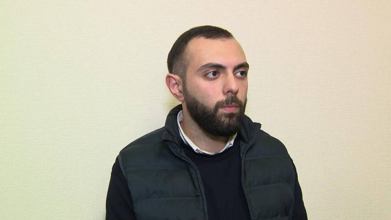 Kursa gələnlərin noutbuklarını “Lombarda” qoydu- \"Varlanmağı öyrədən\" təlimçi tutuldu