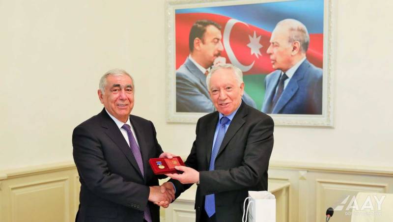 AAYDA sədri medalla təltif olundu - FOTO