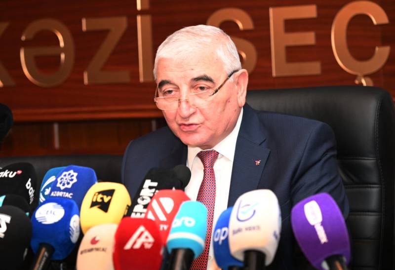 \"Bütün dairələrdə seçkilər normal keçib\" - Məzahir Pənahov