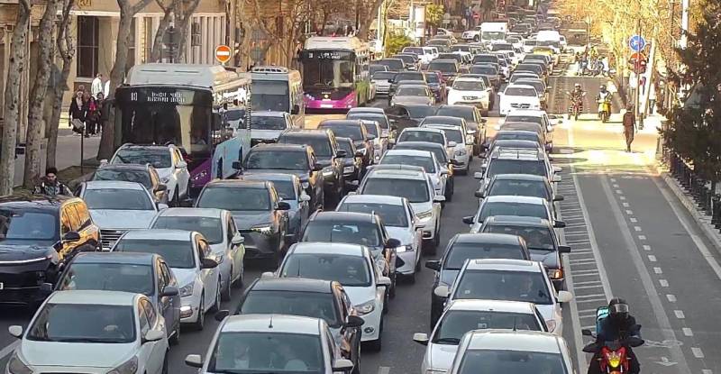 Bir neçə istiqamətdə sıxlıq var - SİYAHI