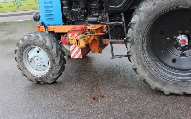Tovuzda avtomobil traktorun qoşqusuna çırpıldı - Ölən var