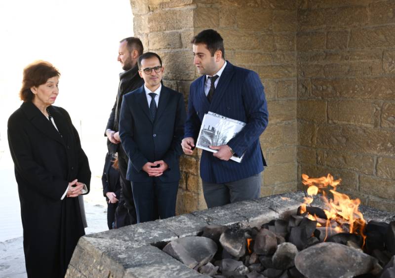 Şimali Makedoniya Prezidenti “Atəşgah məbədi”ndə - FOTOLAR