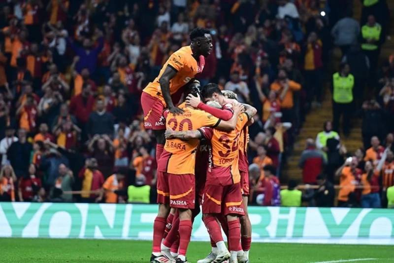\"Qalatasaray\" \"Antalyaspor\"u böyük hesabla məğlub etdi