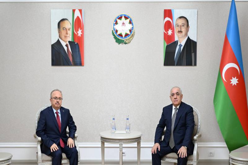 Əli Əsədov Türkiyə səfiri ilə görüşdü 