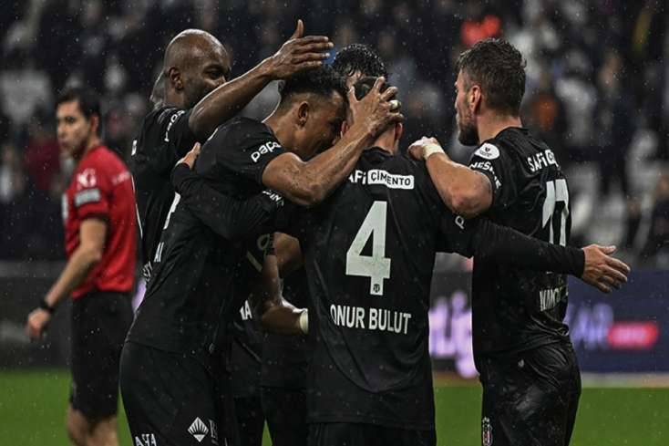 \"Beşiktaş\" 8 futbolçusunu göndərir 