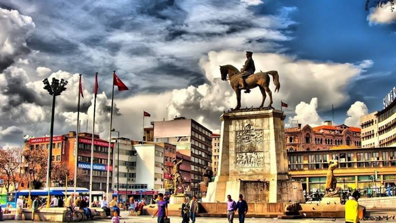Ankara və İzmirdə aksiyalara qadağa qoyuldu 