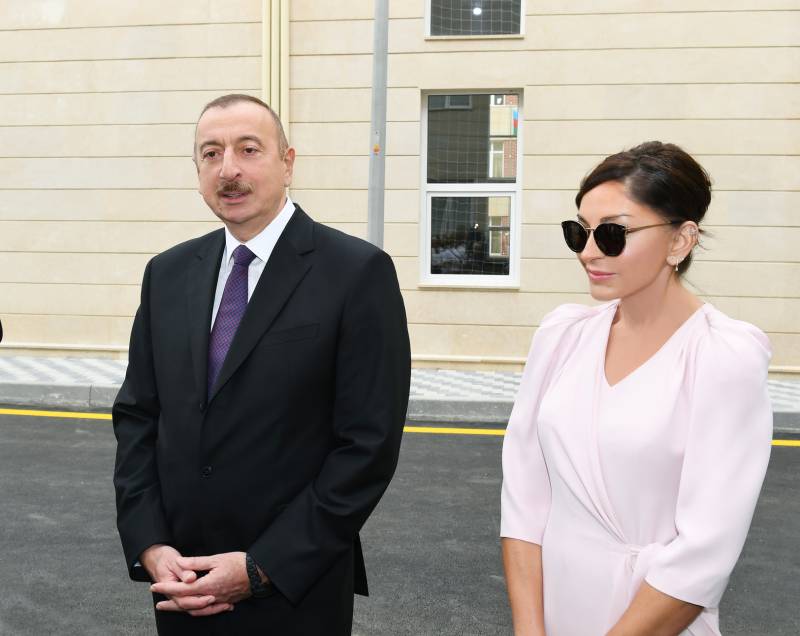 Prezident xanımı ilə Şuşaya getdi 