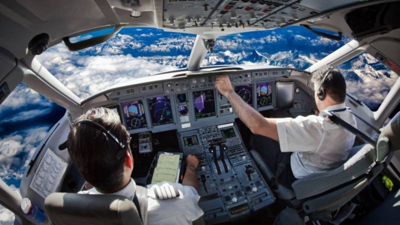 Pilot pasportunu unutduğu üçün təyyarə geri qayıtdı