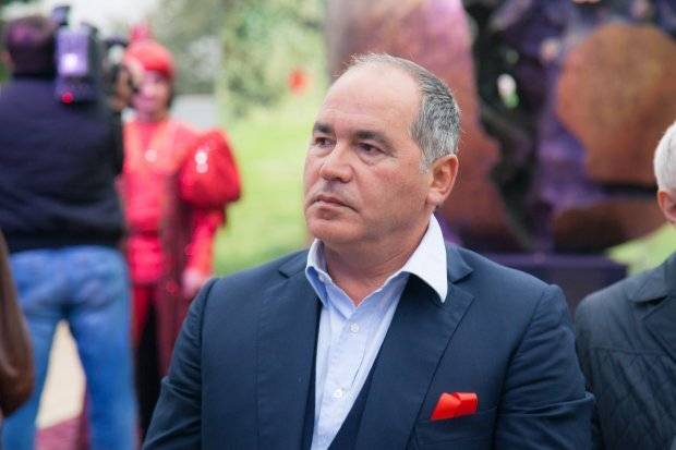 Hacı Qalib Fərhad Əhmədovun 1 milyon dollarını hara xərcləyib?