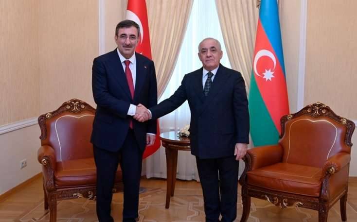 Cevdet Yılmaz Əli Əsədovu təbrik etdi