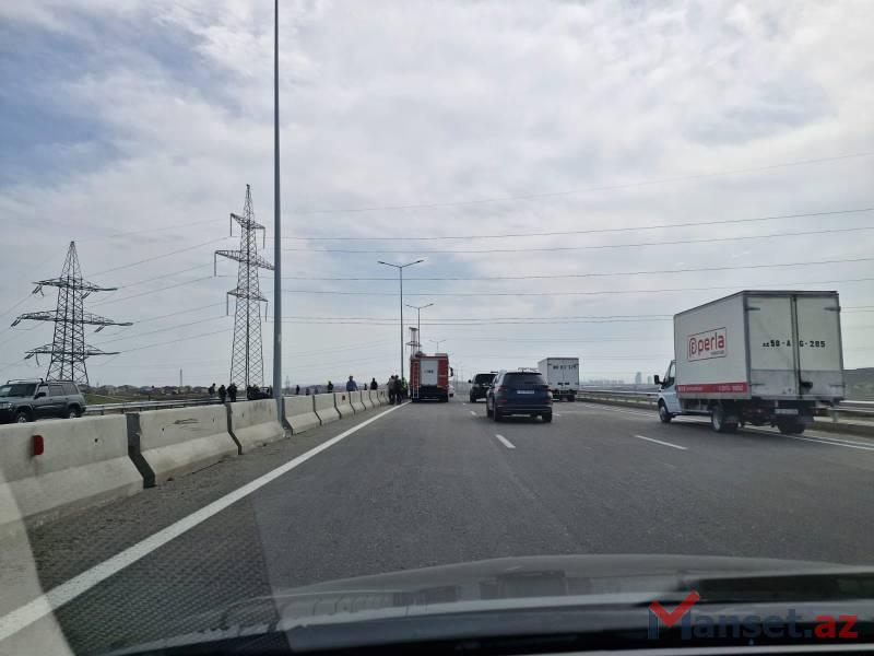 Bakıda “Range Rover”yanıb külə döndü: Sürücü son anda xilas oldu - FOTOLAR