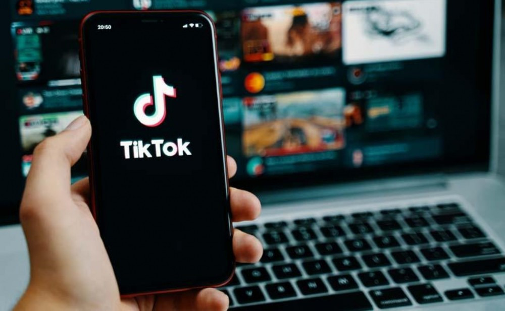 “TikTok”da tanımadığı qadının adına əxlaqsız səhifə yaratdı - Həbs edildi