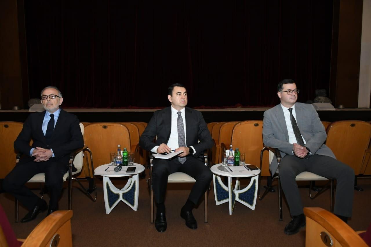 Nazir Akademik Rus Dram Teatrının kollektivi ilə görüşdü