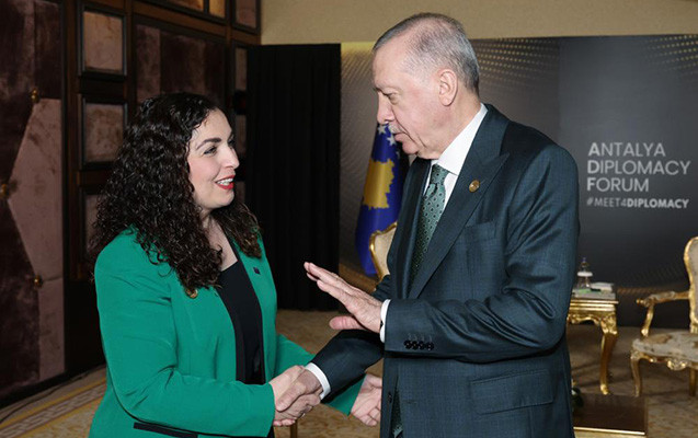 “Türkcəni gah öyrənirsən, gah unudursan...” - Ərdoğan Kosovo prezidentinə