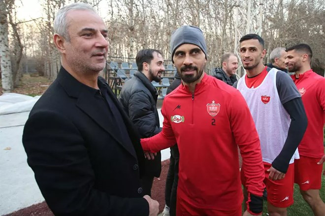 Türk məşqçi İranda tənqidlərə tuş gəldi