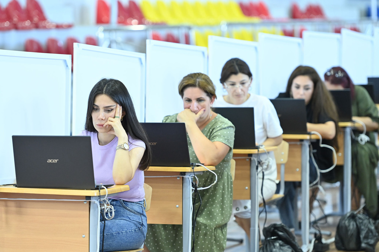 Attestasiyadan kəsilən müəllim 7 il əvvəl rəhmətə gedən direktoru sağ bilirmiş...